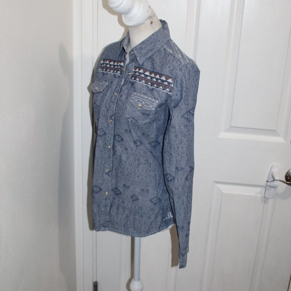 Adiktd Embroidered Western Pearl Snap Shirt Size Small - Picture 11 of 12